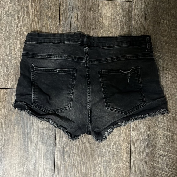 H&M MINI SHORTS - Picture 2 of 3